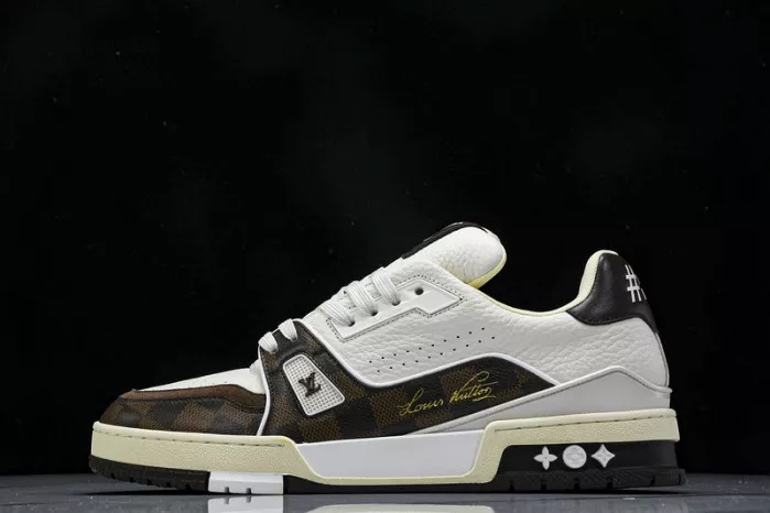 LV TRAINER SNEAKER 24051006 0119